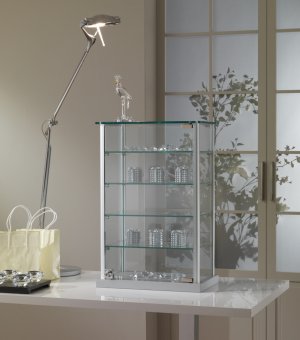 elegante kleine Vitrine um auf den Tisch zu stellen