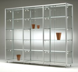 robuste Schrankvitrine Breite = 231 cm abschließbare Drehtüren stufenlos verstellbaren Fachböden