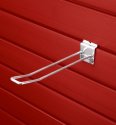 Shopvitrine mit Lamellenwand zur Waren-Aufhängung 