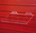 Shopvitrine mit Lamellenwand und Schrägböden