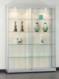 beleuchtete Schrankvitrine