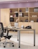 Büroschrank mit höhenverstellbaren Stellfüßen