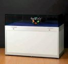 Tischvitrine mit Gasdruckfedern und abschließbarem Unterschrank 
