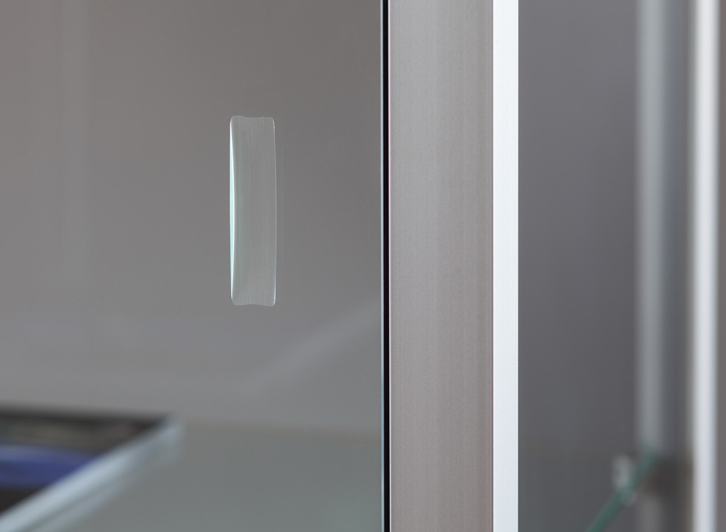 Thekenvitrine mit Sicherheitsglas-Schiebetür und Griffmulden