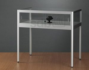 Tischvitrine mit zwei Schiebetüren
