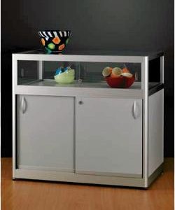 Tischvitrine mit zwei Schiebetüren