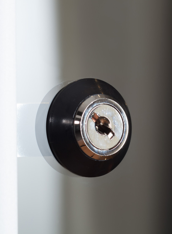 Standvitrine mit schattenfreier LED-Fachbodenbeleuchtung 