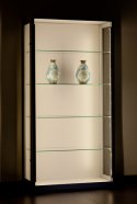 Schrankvitrine mit LED-Beleuchtungsstreifen