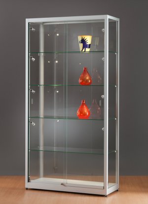 Vitrine mit LED-Fachbodenbeleuchtung