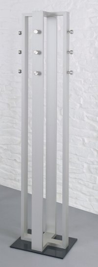 moderne Standgarderobe mit einem formschönen Aluminiumgestell