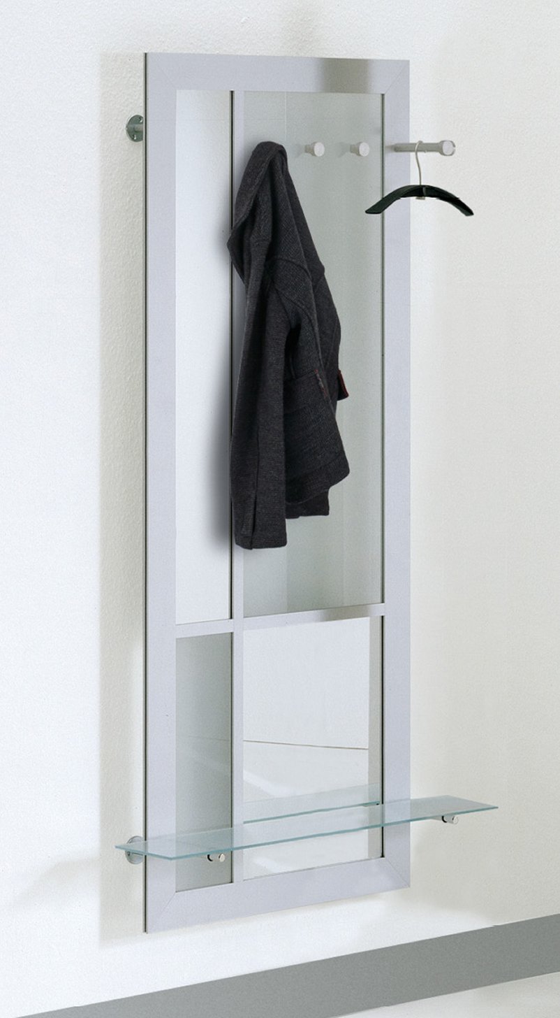 elegante Wandgarderobe im zeitlosen Industriedesign
