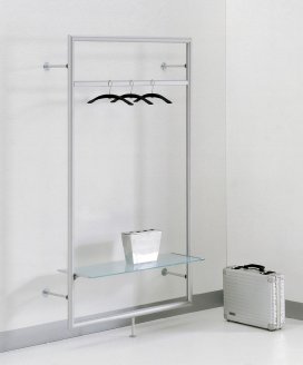 moderne Wandgarderbobe im formschönen Aluminiumrahmen