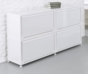weißer Klapptüren-Wohnzimmerschrank aus Metall im zeitlosen  Industriedesign