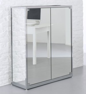 Industriedesign-Highboard aus Spiegelglas