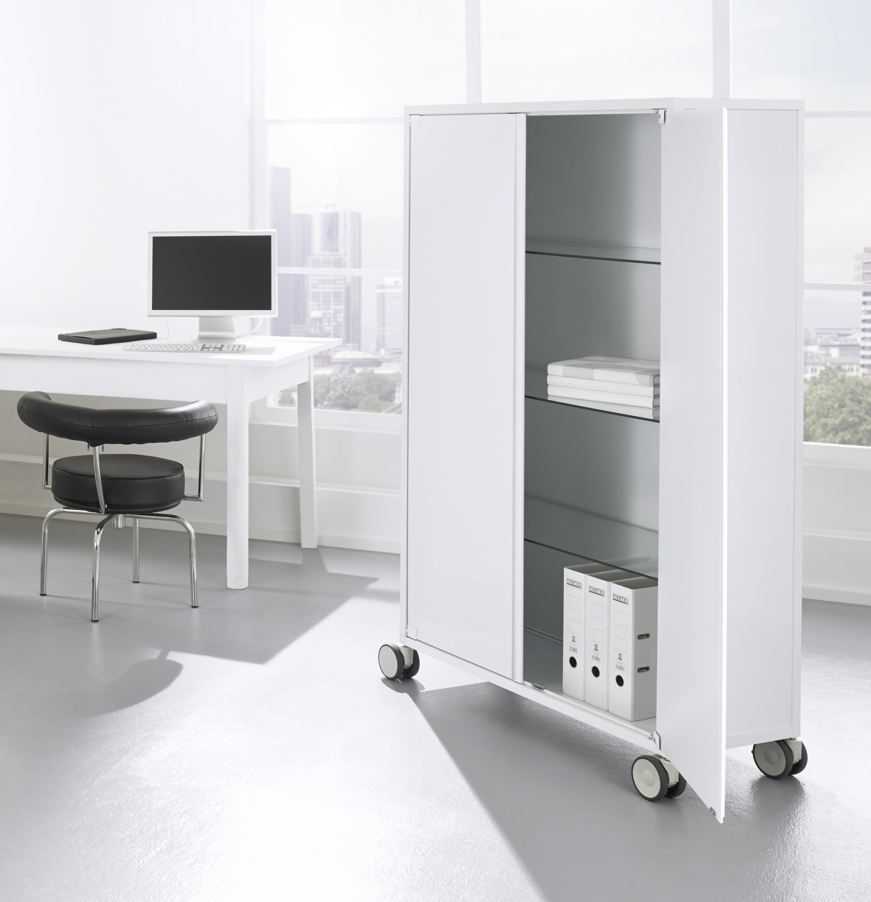 weißer Arztpraxis-Metallschrank 120x165 cm mit Laufrollen höhenverstellbare Fachböden