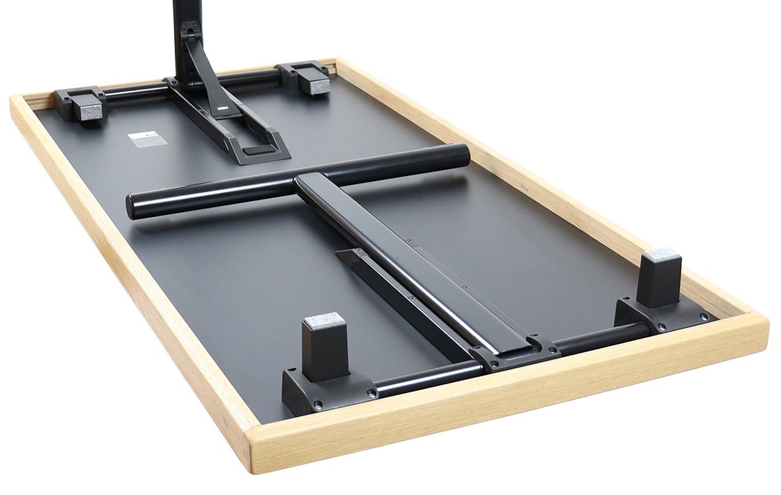 zusammenklappbarer Veranstaltungstisch mit Stapelklötze sicher lagerbar