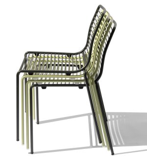 stapelbarer witterungsbeständiger Metallstuhl