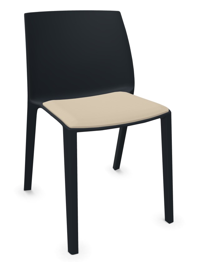 stabiler Kunststoffstuhl mit bequemen Polstersitz