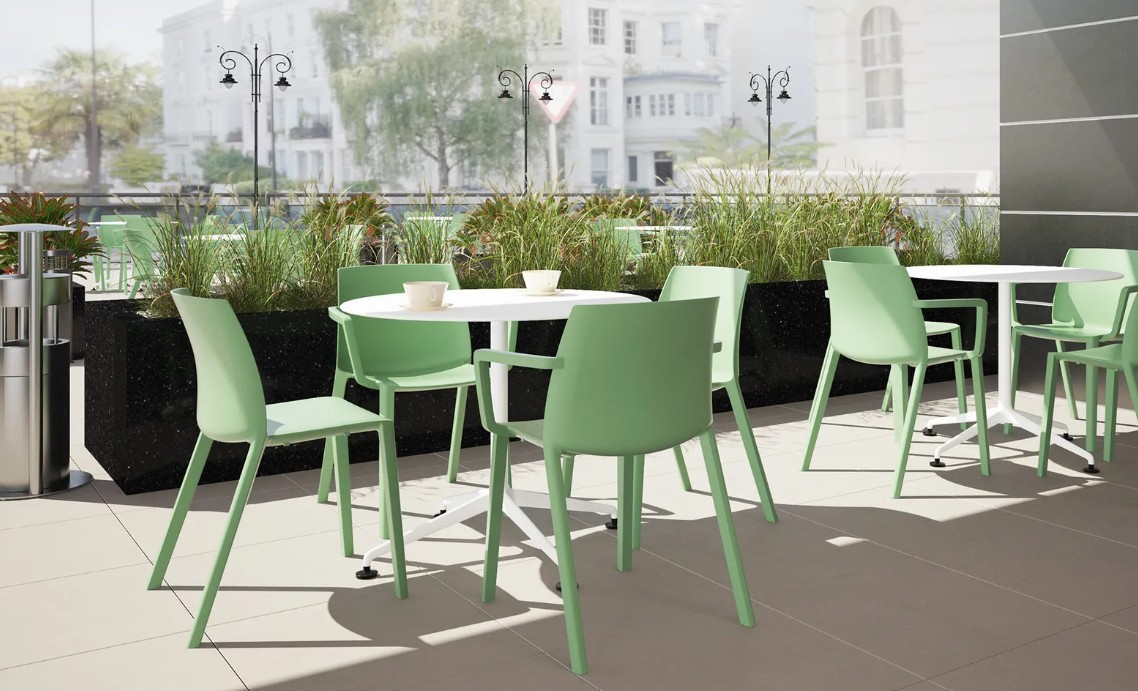 hochwertiger Monoblock-Kunststoffstuhl für Außenbereich