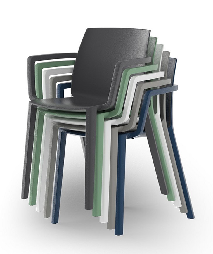 Kunststoffstuhl mit Armlehnen UV-desinfektionsmittelbeständig stapelbar