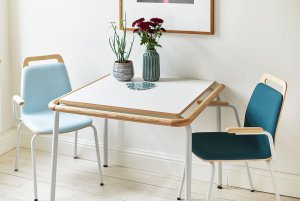 Krankenhaus-Tisch mit  Griffleiste besonders kippsicher