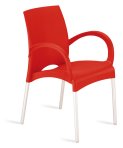 roter Stuhl mit Armlehnen