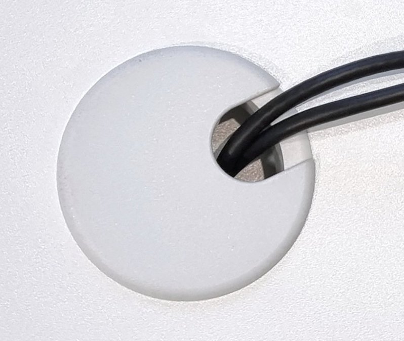 Empfangstheke mit Kabeldurchlass und speicherbaren Tischhöhen