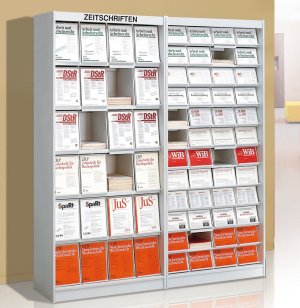 Prospektschrank mit Titelklappen und 24 F&auml;cher