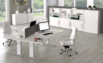 weißer Büroschrank mit abschließbaren Schiebetüren