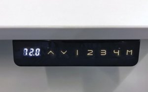 Sitz-Stehschreibtisch mit programmierbarer Arbeitshöhe