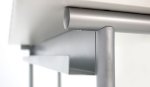 Homeoffice-Schreibtisch mit Kabelwanne