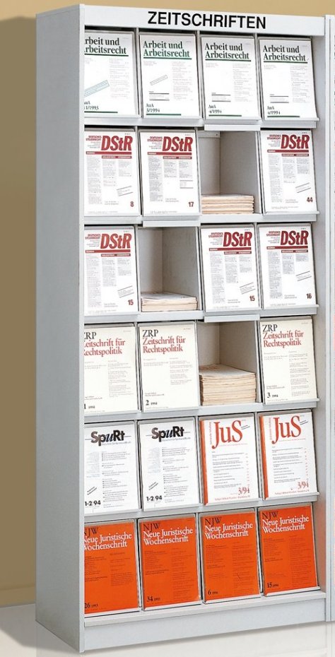 Zeitschriftenschrank mit Titelklappen