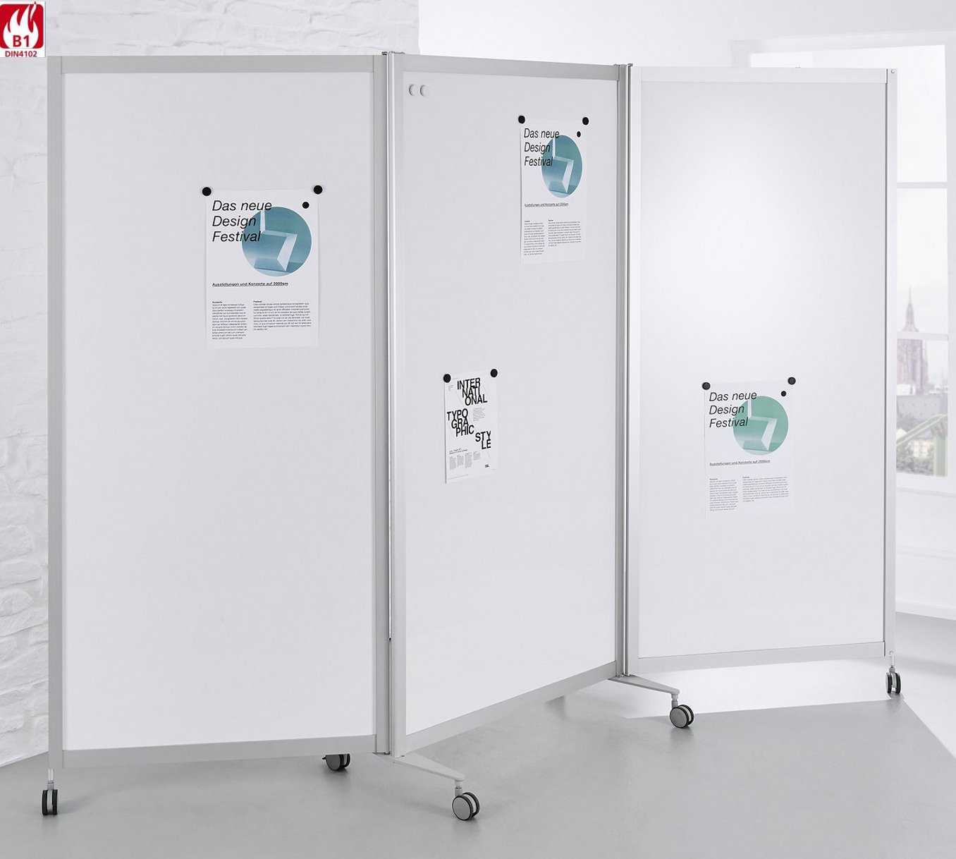 mobile und aufklappbare Aushangstellwand