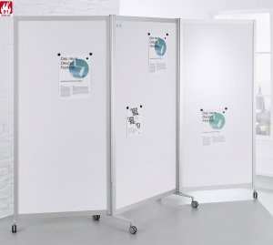 mobile Aushangstellwand mit ausfahrbaren Faltarmen