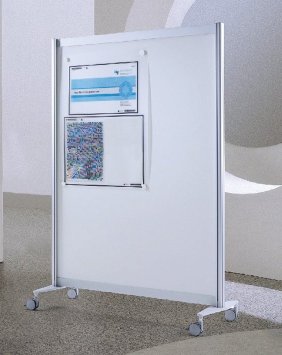 stabile Stellwand als mobile Infowand mit Laufrollen