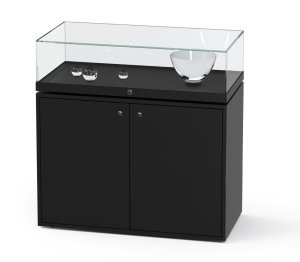 schwarze Thekenvitrine mit aufklappbarer Vitrinenhaube auf abschließbaren Unterschrank