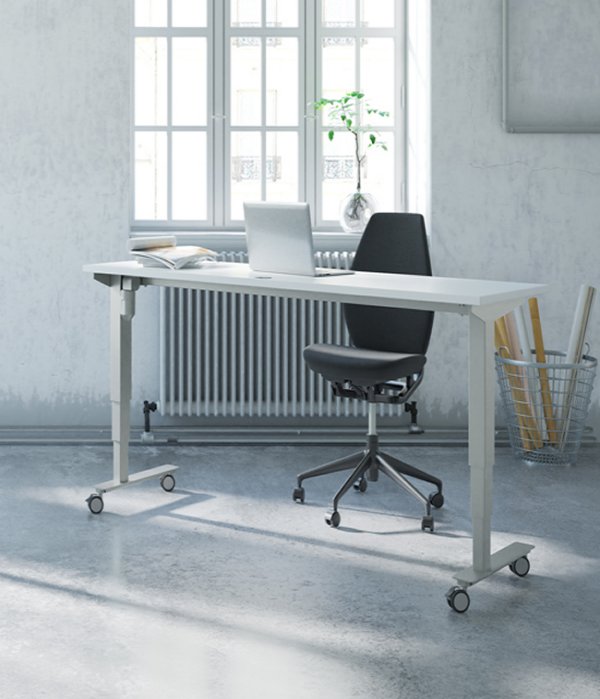 Homeoffice-Sitz-Steharbeitstisch mit Laufrollen elektrisch höhenverstellbar