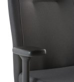 Schreibtischstuhl mit breiten verstellbaren Armlehnen