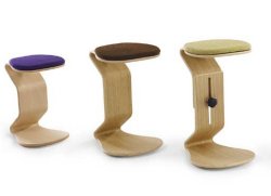 Schreibtischhocker mit ergonomisch gepolstertem Comfortsitz 