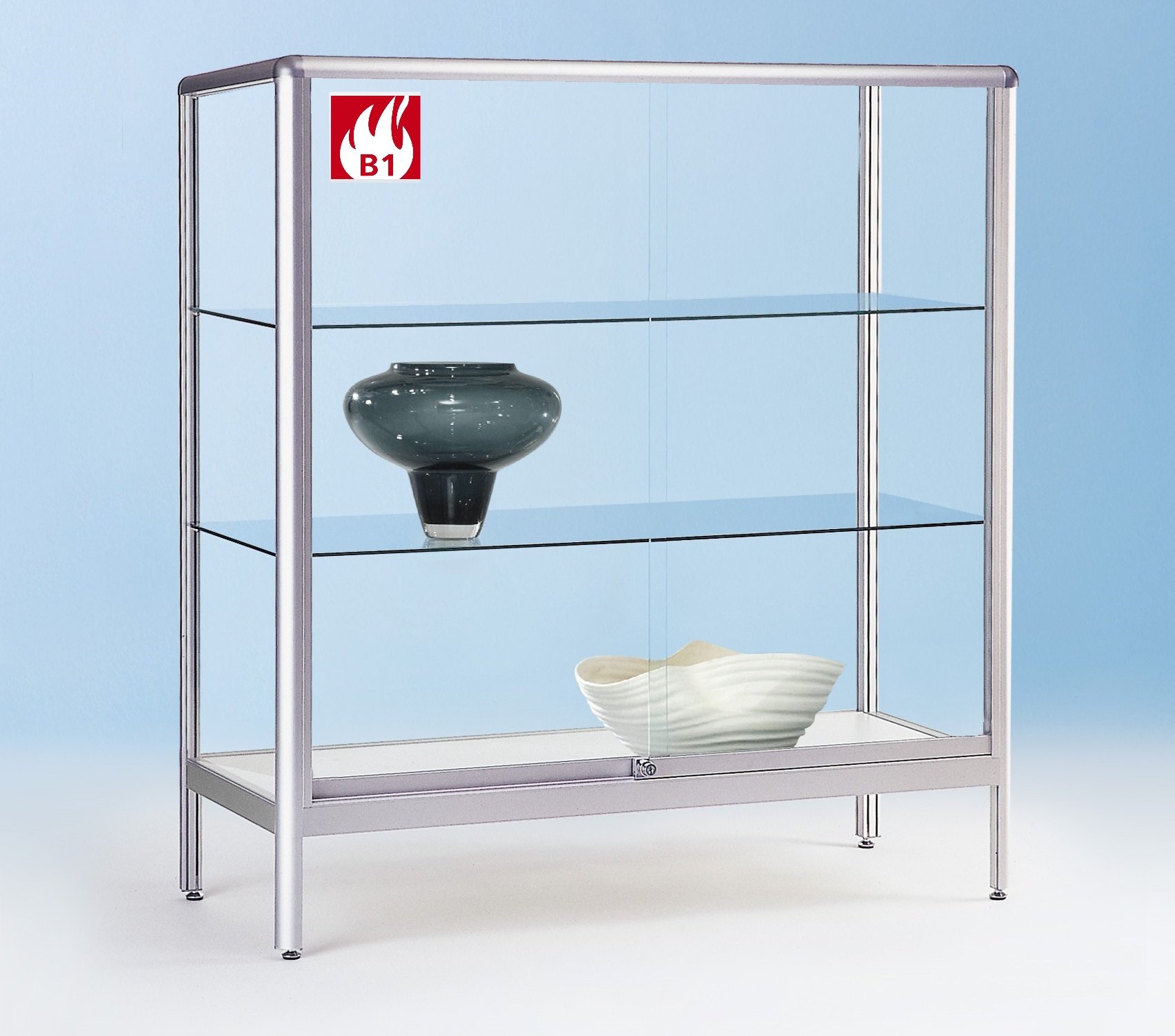 schwerentflammbares Vitrinensideboard