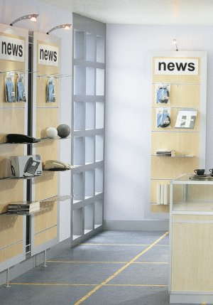Warenpräsentations-Wandregale mit 6 Metall-Fachböden