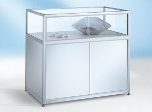 robuste Tischvitrine mit Stauraum