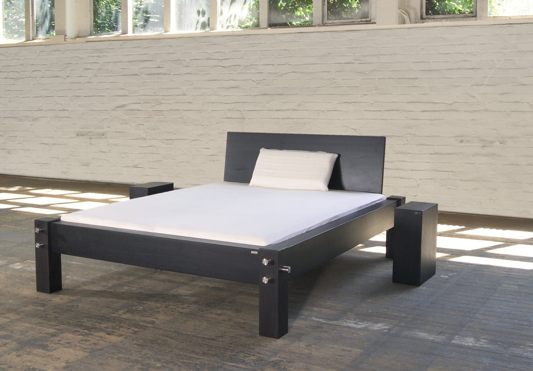 Massivholz-Doppelbett Bettgröße nach individuellen Wünschen