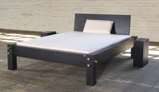 Massivholz-Doppelbett Bettgröße nach individuellen Wünschen