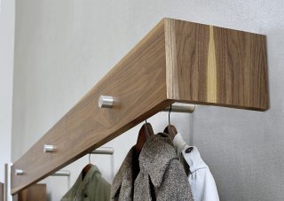 Edelstahl-Massivholz-Wandgarderobe