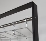 zeitloser Industriedesign-Standgarderobe aus Stahl