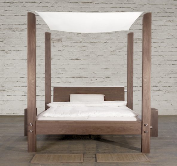 massives Himmelbett Nussbaum Bettgröße nach Wunsch