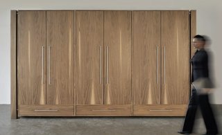 Nussbaum-Kleiderschrank von Wissmann