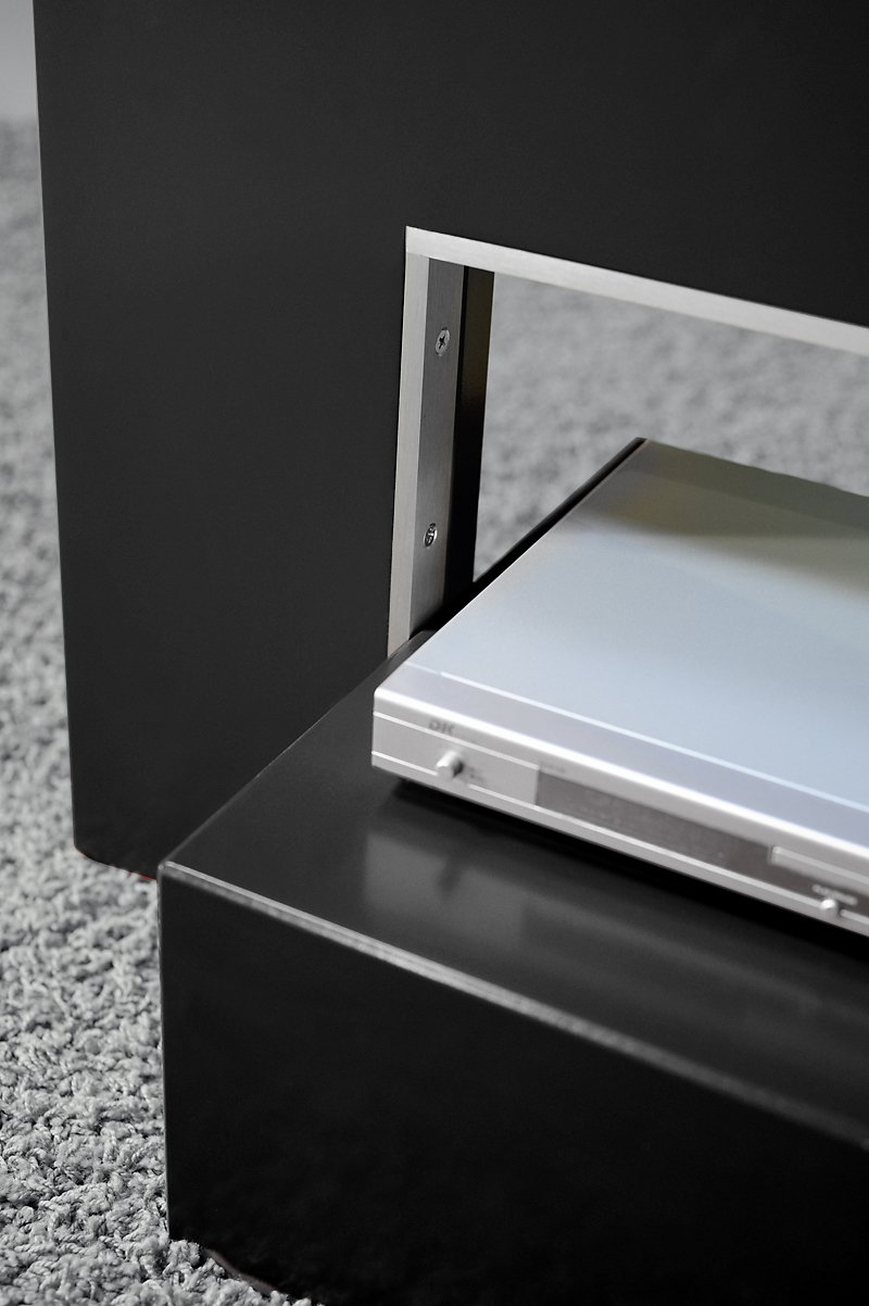 rollbarer Fernseher-Standfuß mit Fachboden für TV-Zusatzgeräte