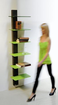 Bücher-Wandregal mit 6 gefärbten Glasplatten